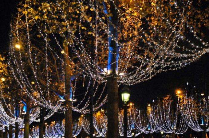 Dream of a visit to the St. Germain and Champs Elysees Christmas markets!